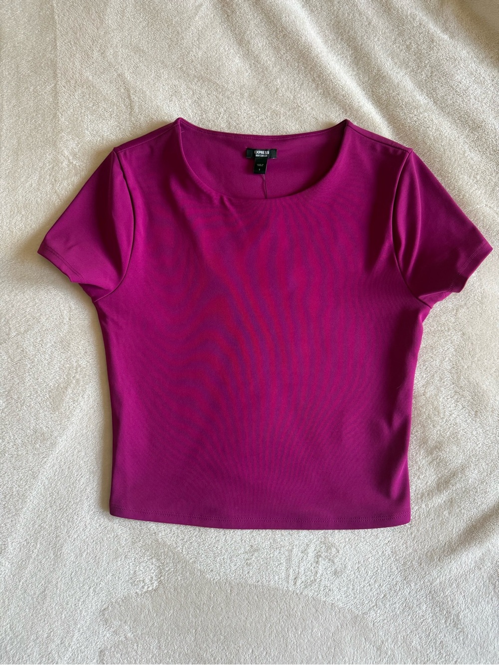 Express Women's cropped Short Sleeve Scoop Neck Top in Magenta- Small